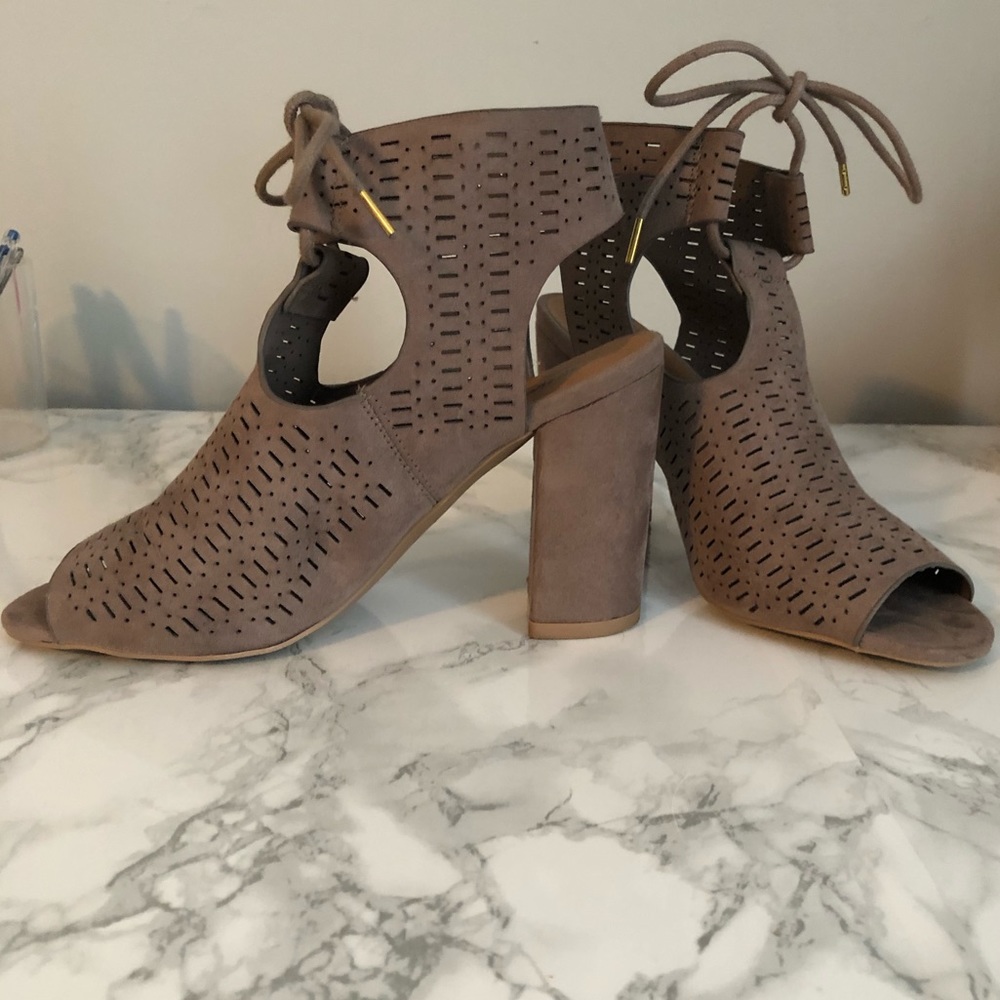 Chunk heel peep toe sandals